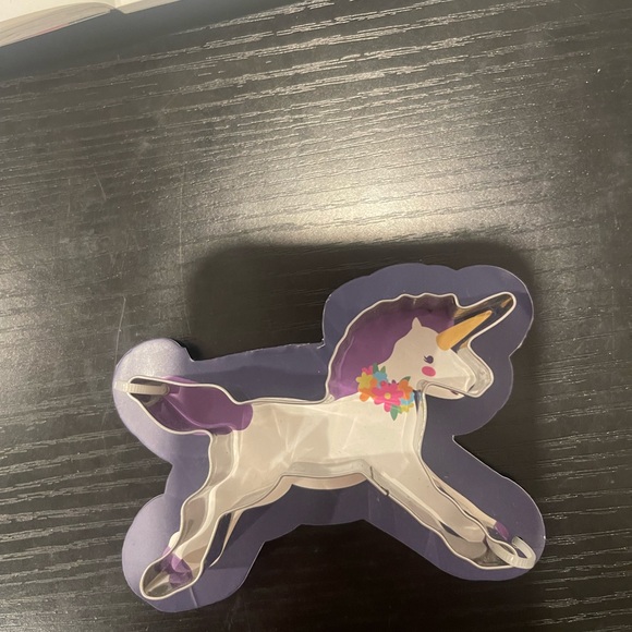 Yellow Llama Spatula AND Unicorn Cookie Cutter - Picture 7 of 11